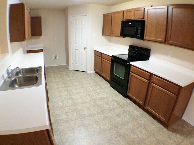 Building Photo - Fully Updated Mesquite Home with New HVAC, New Carpet & Nearby Park!