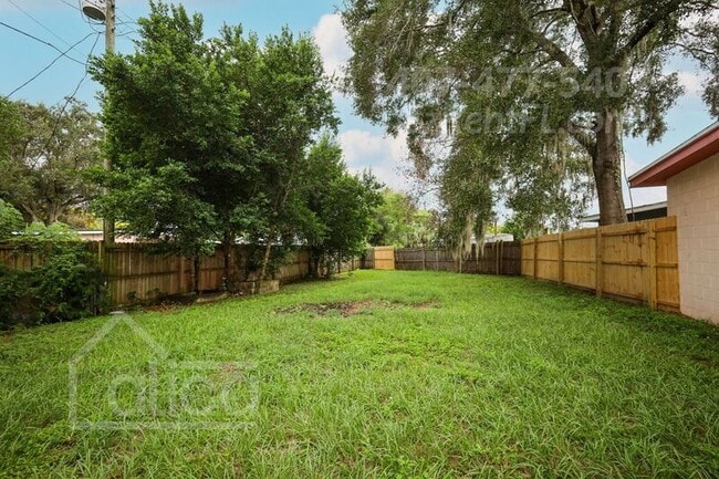 Building Photo - 6024 Oakcrest Cir