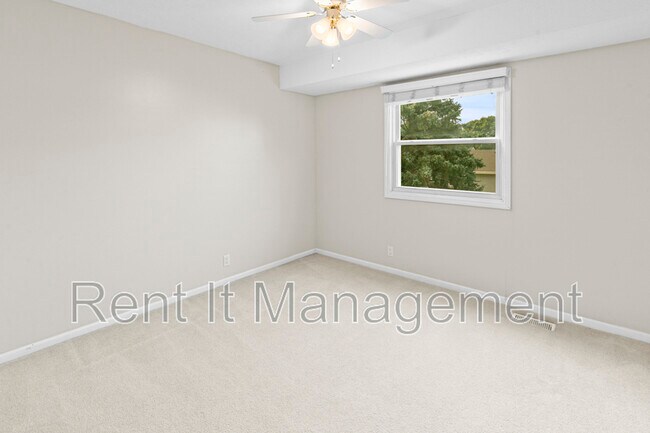 Building Photo - 15421 R St