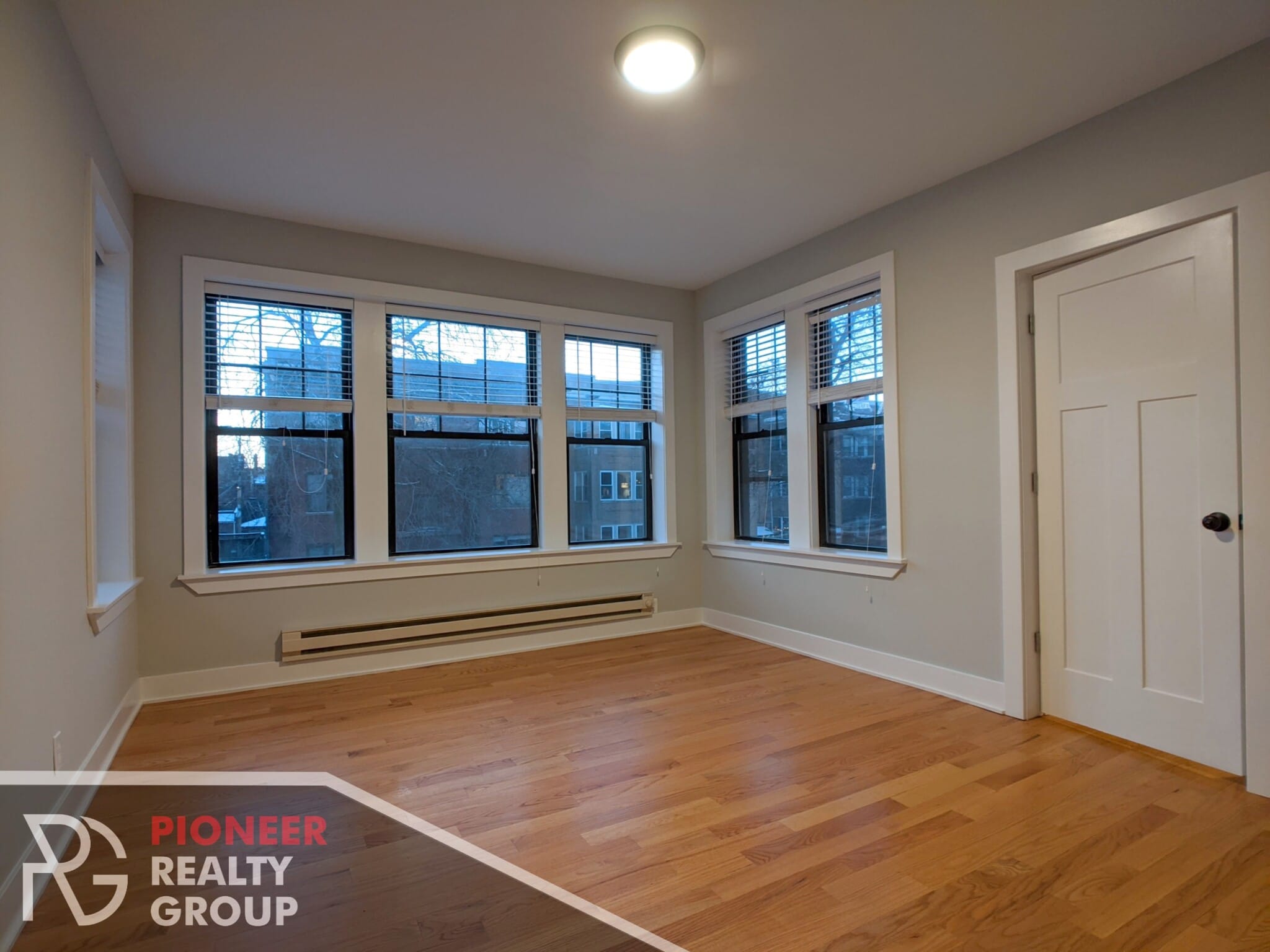 Building Photo - 4409 N Wolcott Ave