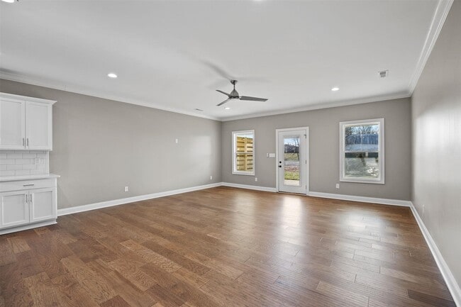 Building Photo - 512 Old Lovers Ln