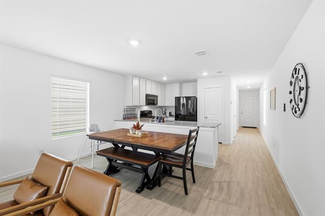 Building Photo - 12160 Thoroughbred Dr