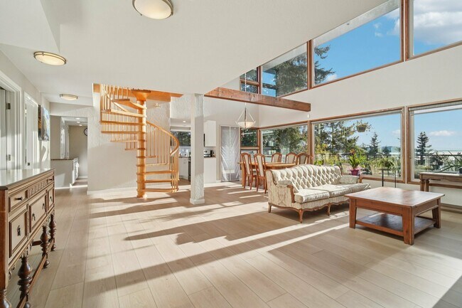 Building Photo - 5408 Sunset Ave