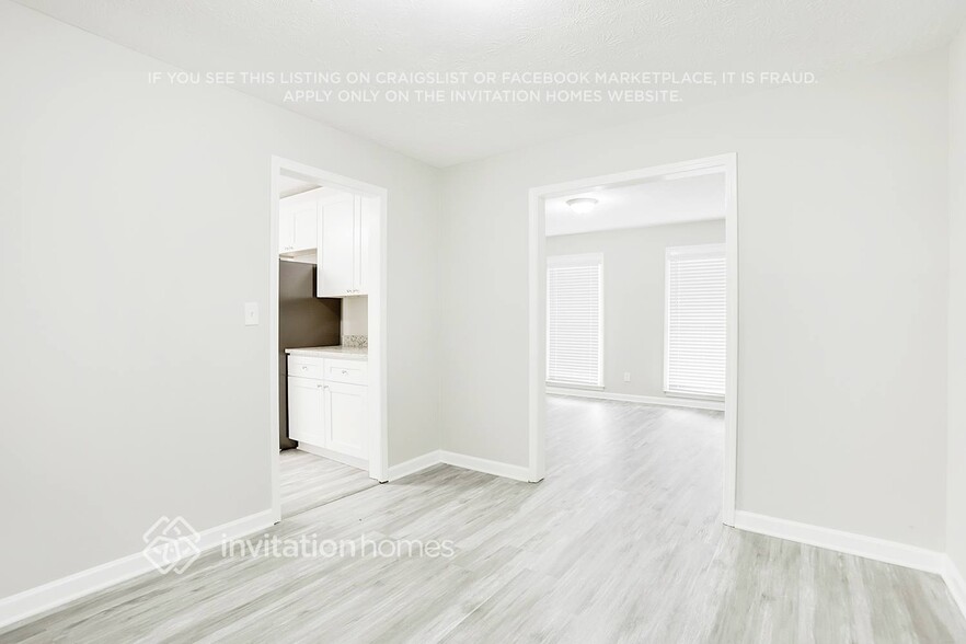 Building Photo - 3269 Robin Hood Ln