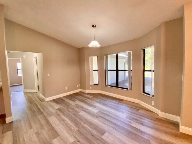 Building Photo - Three bedroom two bathroom Inverness Highlands Home