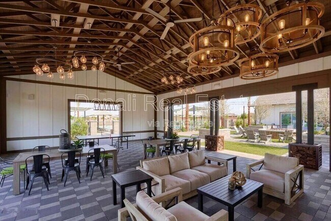 Building Photo - 13300 N 141st Ln