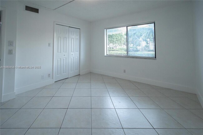 Building Photo - 16471 Blatt Blvd