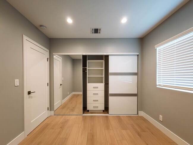 Building Photo - 6454 Gentry Ave