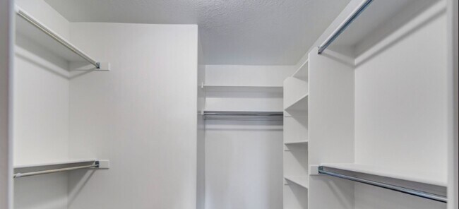 Building Photo - 2528 N Cormac Pl