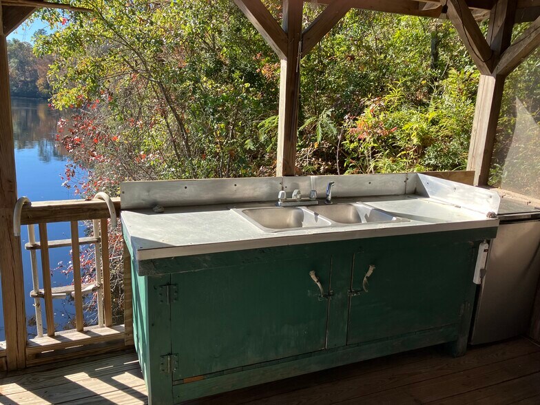 Fish cleaning station - 432 Apache Rd