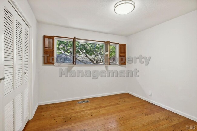 Building Photo - Beautiful 3 bedroom, 2 bath, 2,039 sqft hi...