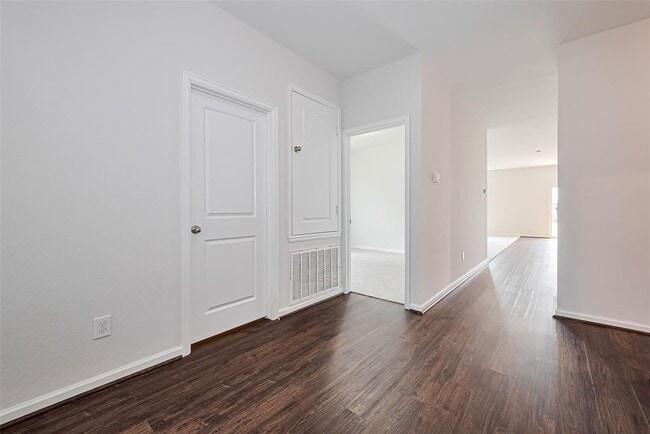 Building Photo - 1025 Banyon Tree Ln