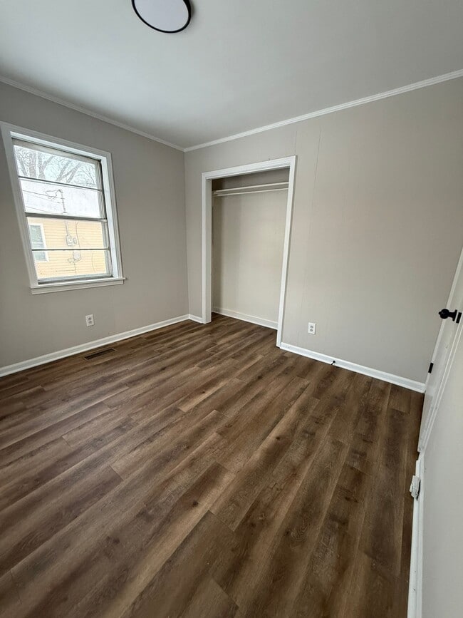 Building Photo - 210 Laurison St