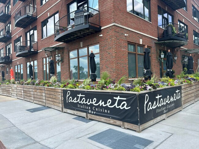 Building Photo - 1314 W Randolph St