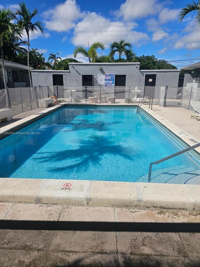 Building Photo - 3475 SW 1st Ave