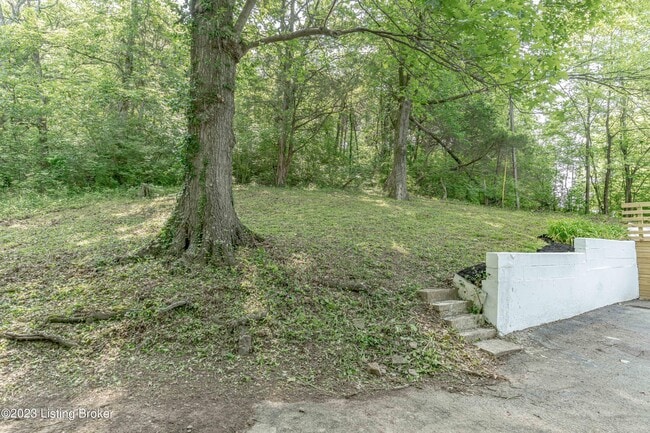 Building Photo - 1886 S Bardstown Rd