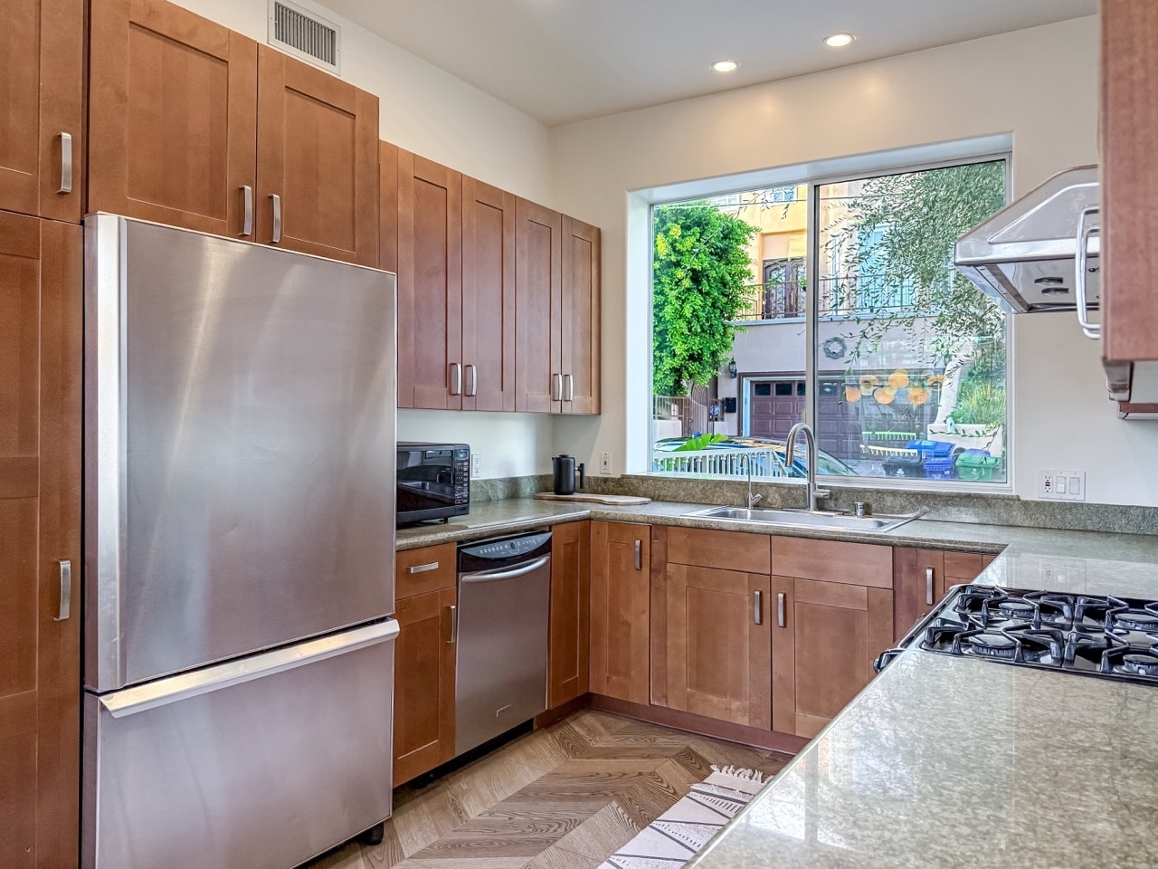 Building Photo - 974 Nordica Dr