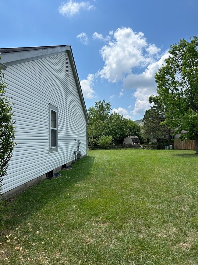Building Photo - Beautiful 3 Bedroom Duplex with Garage and...
