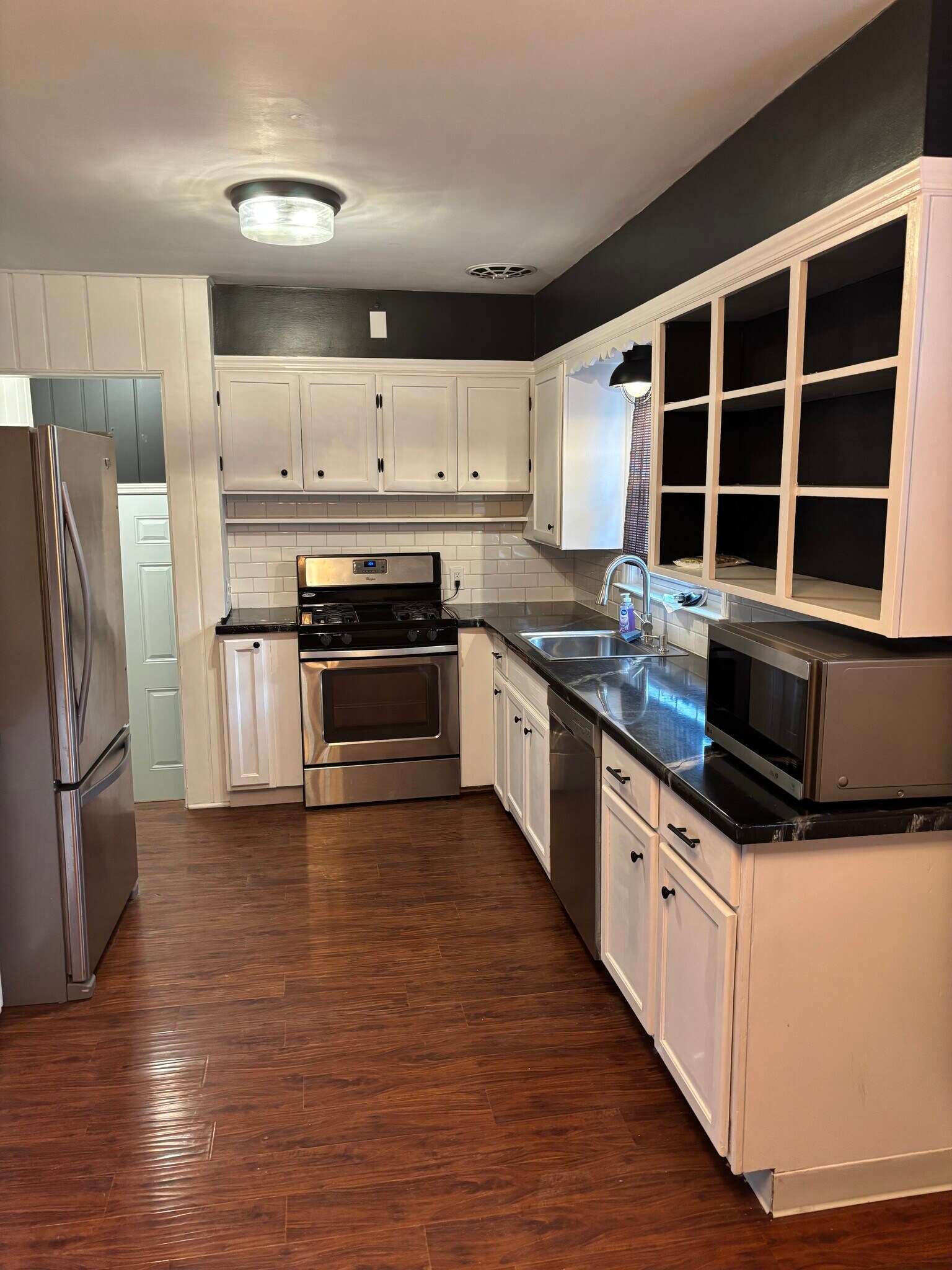 Building Photo - 1501 Cornell Dr SE