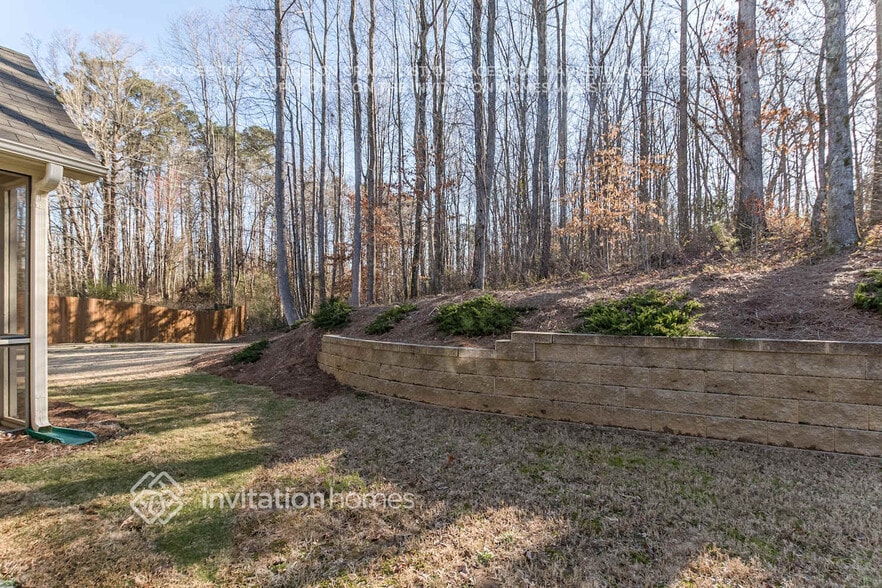 Building Photo - 5735 Aspen Dr