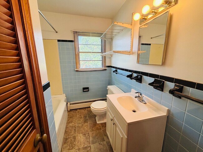 Building Photo - 208 Broce Dr