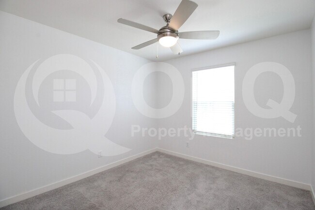 Building Photo - 2540 W La Salle St