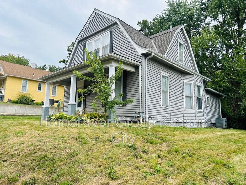 Building Photo - 1710 5th Ave