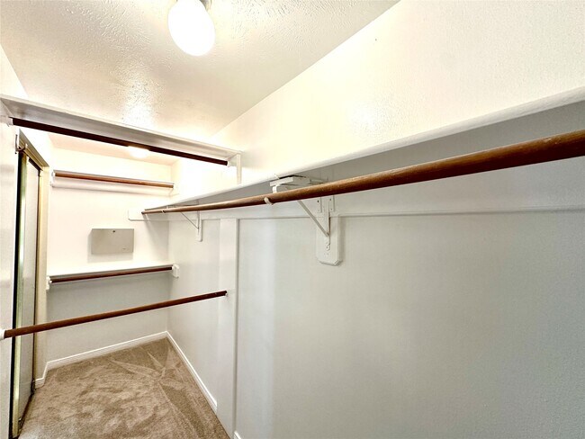 Building Photo - 3302 Richland Dr