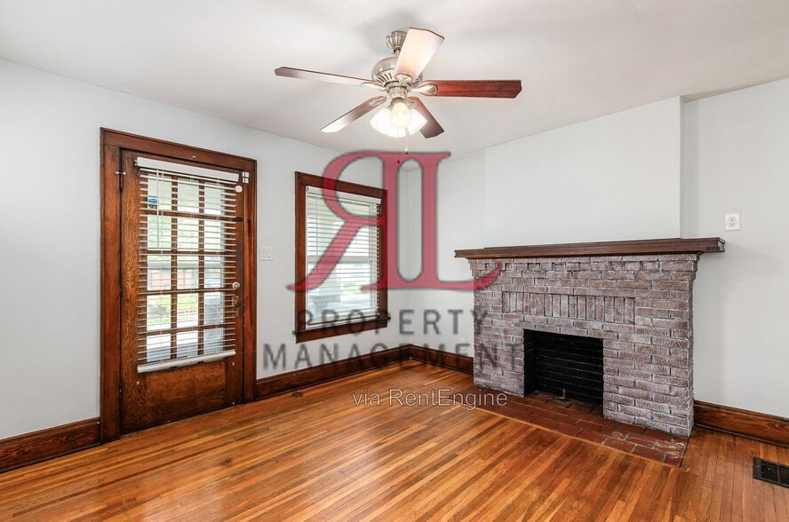 Building Photo - 247 E Jenkins Ave