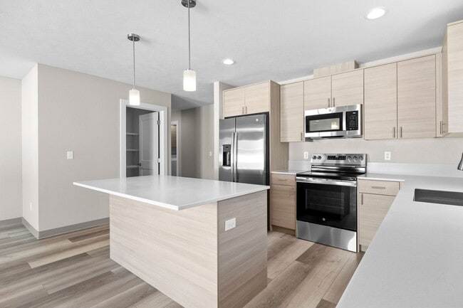 Building Photo - Zero-step Valley Duplex for rent!