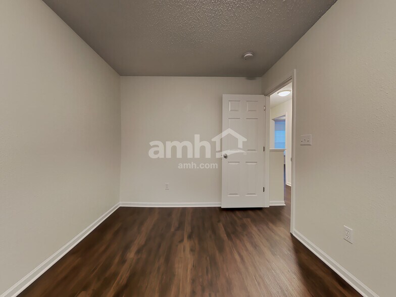 Building Photo - 15532 Outside Trail