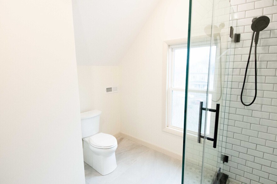 Building Photo - 235 Mount Hope St