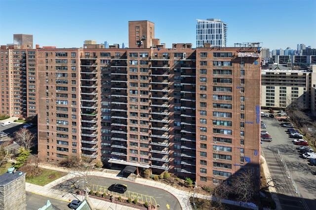 Building Photo - 10 Huron Ave