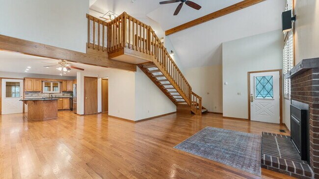 Building Photo - "Charming 2-Bed Home with Scenic Views and...