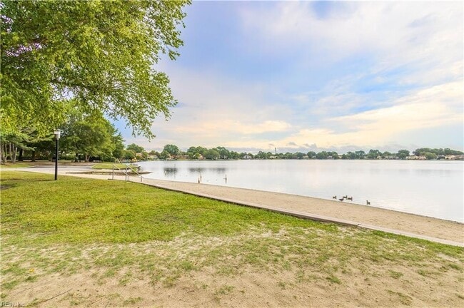 Building Photo - 1545 Lakeport Ct