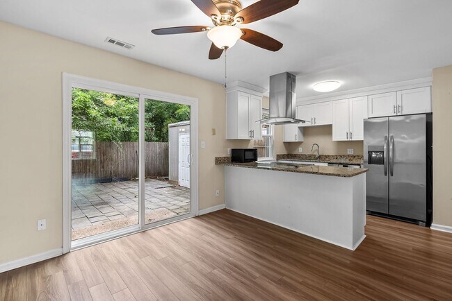 Building Photo - Charming 3-Bedroom Townhome in Virginia Beach.