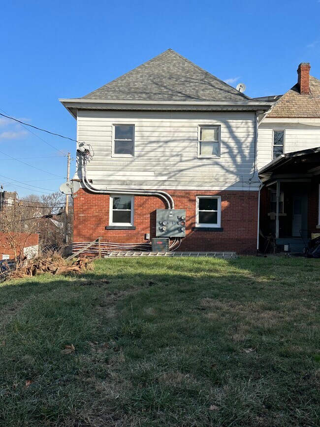 Building Photo - 104 Magee Ave