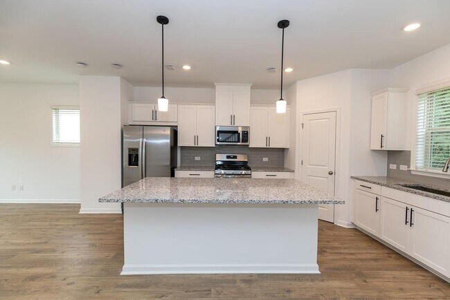 Building Photo - 1530 Brantin Dr