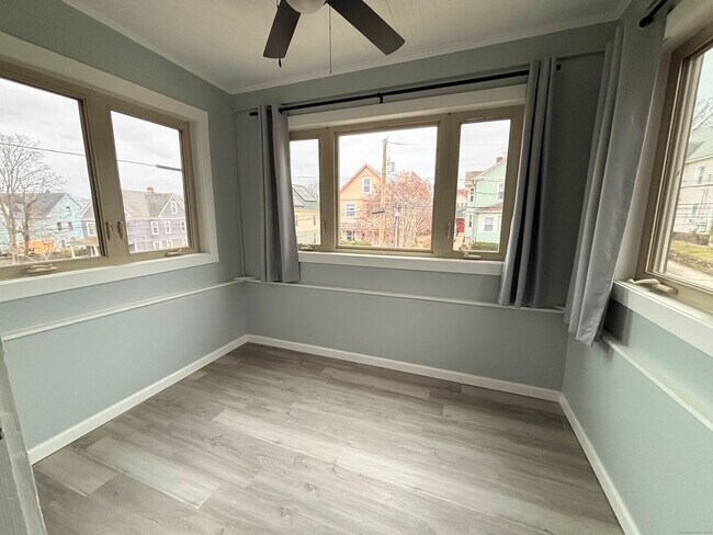 Building Photo - 19 Darrow St