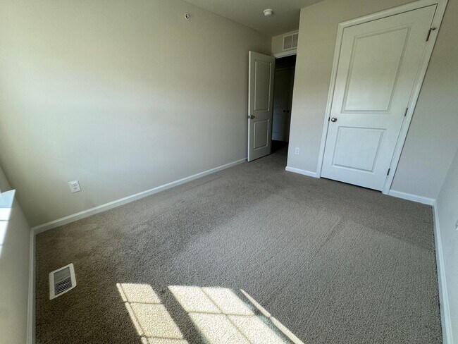 Building Photo - PARKLAND SCHOOLS- NEW CONSTRUCTION 3 BDRM ...