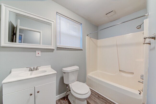 Building Photo - 438 Kathleen St