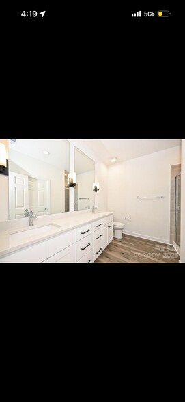 Building Photo - 2735 Primrose Ave