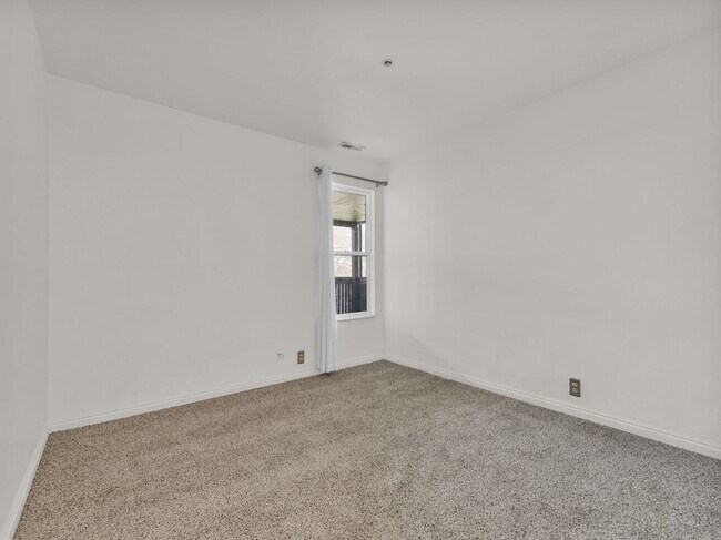 Building Photo - POWDERWOOD 2 BED