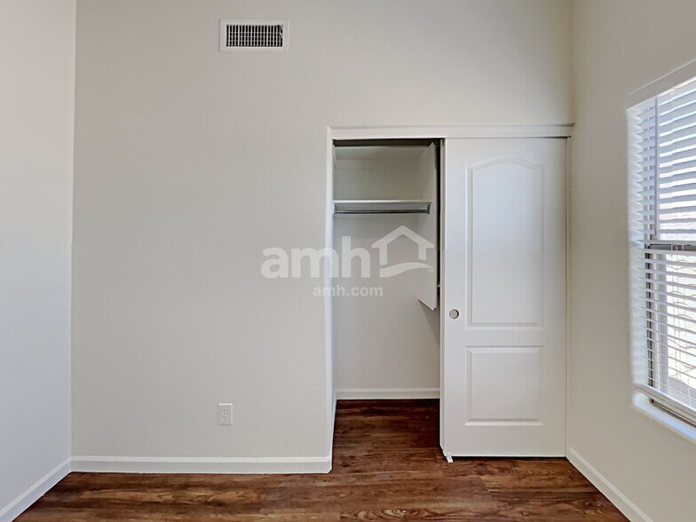 Building Photo - 9824 E Onza Ave
