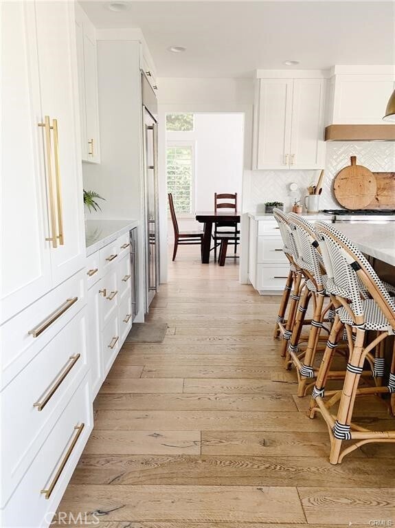 Building Photo - 13 Bernay