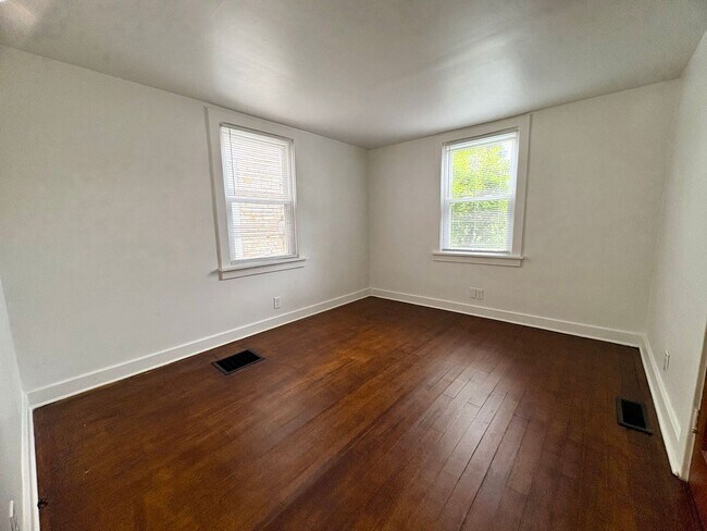 Building Photo - 2 Bedroom 2 Bathroom Home in Carlisle w/Bonus Rooms!