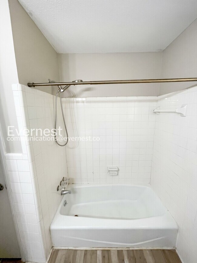 Building Photo - 3-Bedroom Home with Fenced Yard & Garage / Pet-Friendly / Available Now!