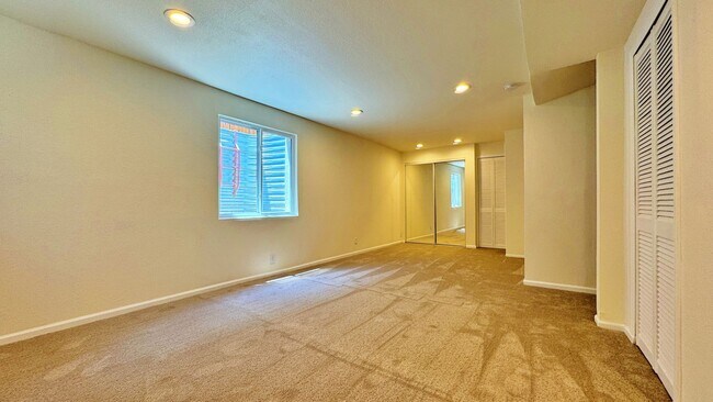 Building Photo - Welcome To This Fantastic 3 Bed 4 Bath Hom...