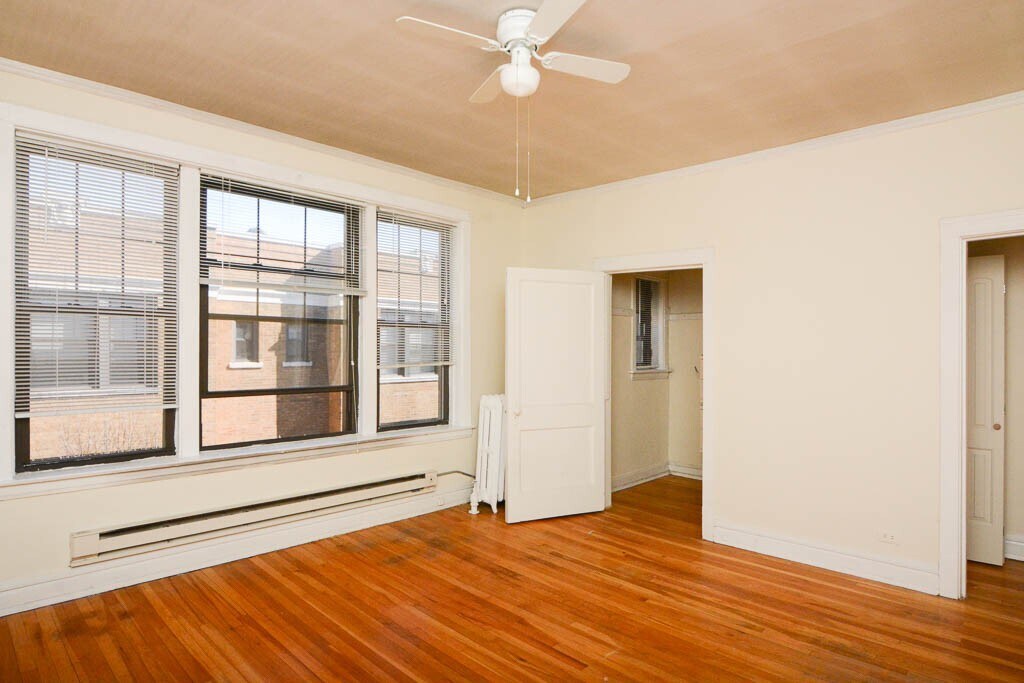 Building Photo - 730 W Barry Ave