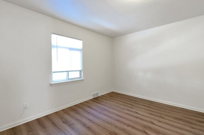 Building Photo - Blue Onyx Du-Plex